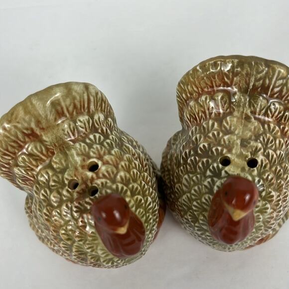 Turkey Salt and Pepper Shaker Set Ceramic Brown Gold Green Thanksgiving Fall - Picture 2 of 9